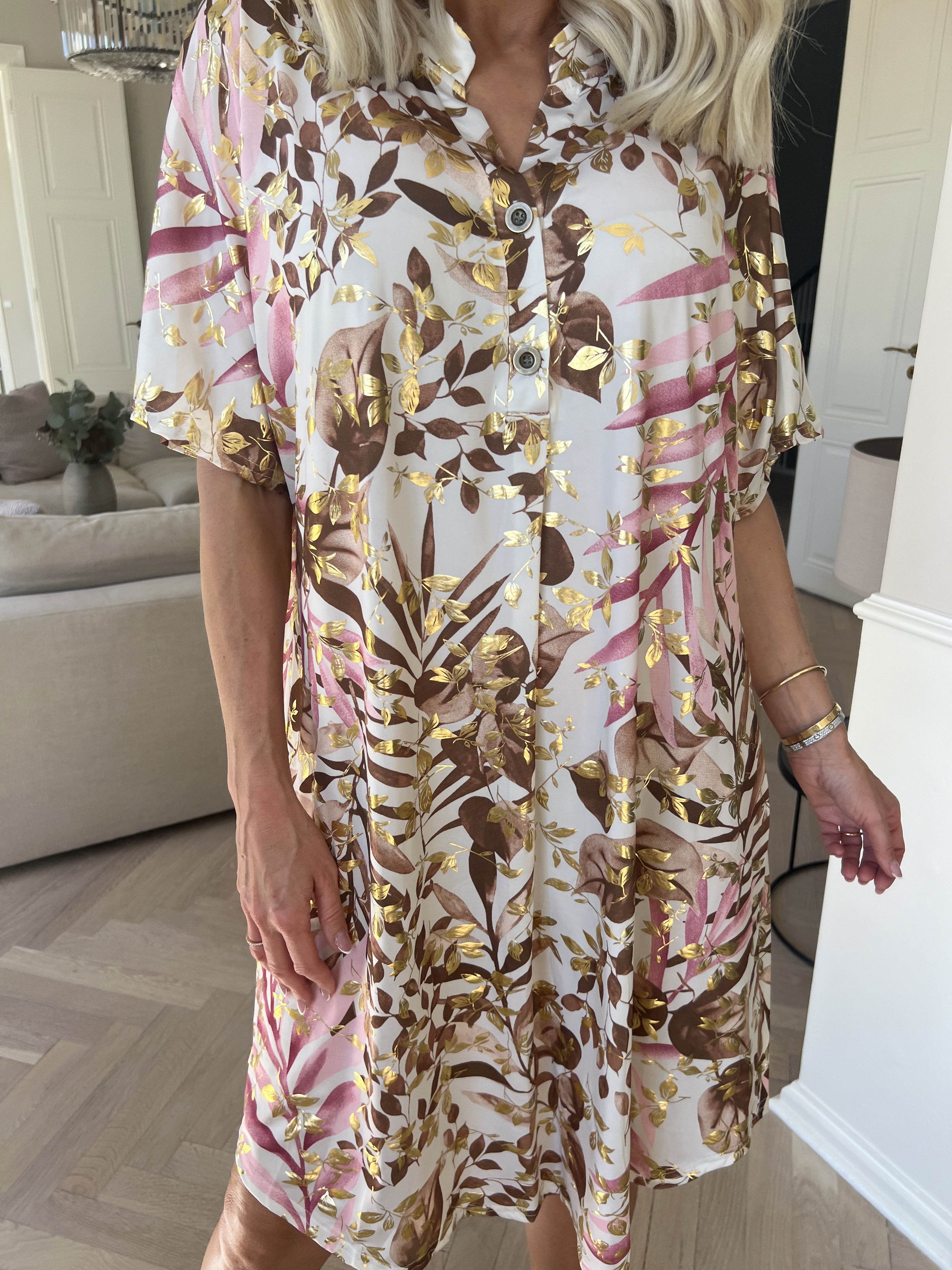 Ebba Gold Leaf Sleeveless - Skjortekjole i elastisk stof med bladprint